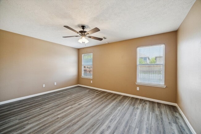 Building Photo - 9311 Sunlit Park Dr