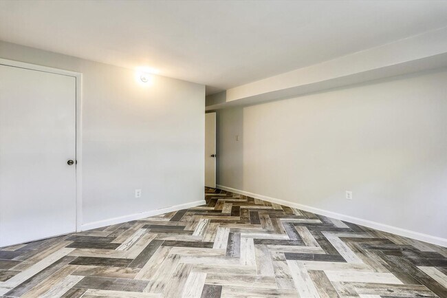 Building Photo - 3/3 Beautiful Contemporary Home in Greenwich Forest