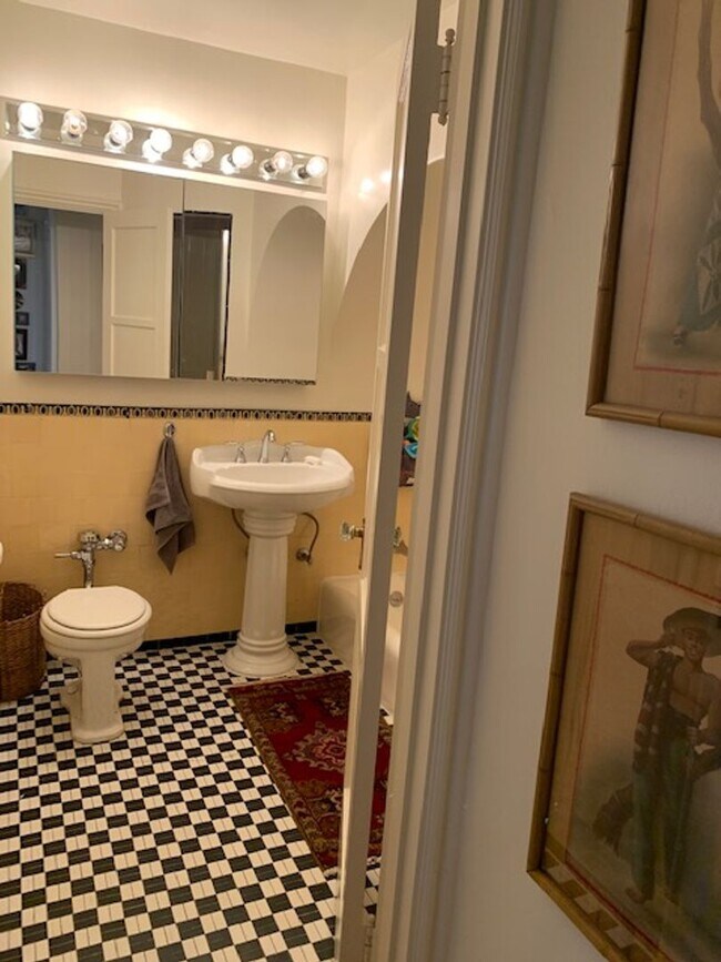 Building Photo - Pacific Heights: Unfurnished 4th Floor Apt w/ Optional Garage Parking & Shared Roof Deck Availabl...