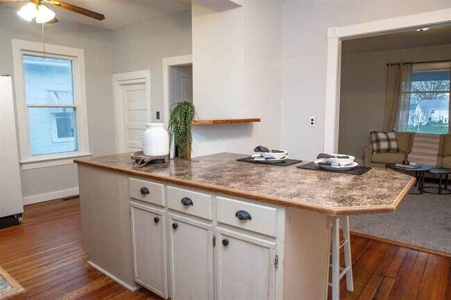 Building Photo - 108 N Main St