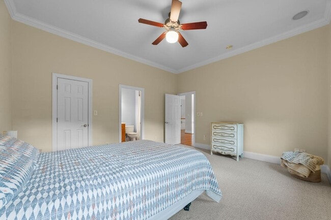 Building Photo - 450 Cox Rd