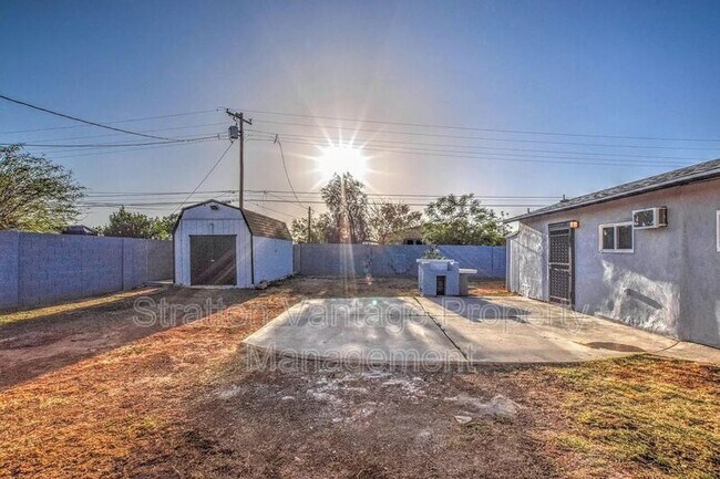 Building Photo - 15620 N Greasewood St