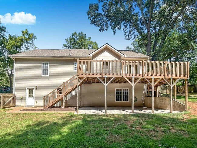 Building Photo - 670 Mitchell Dr