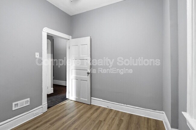 Building Photo - 5132 Kensington Ave