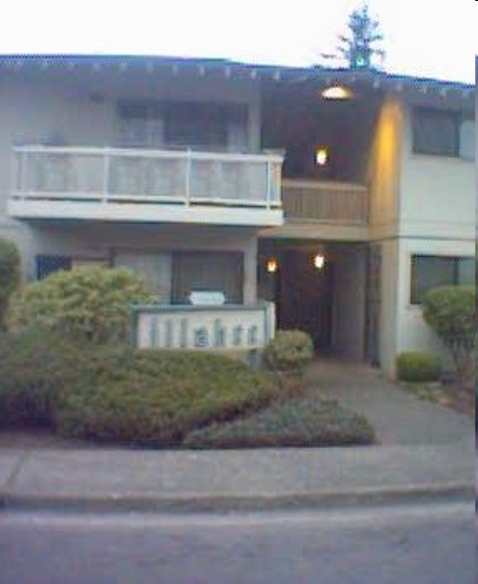 Building Photo - Illahee Apartments