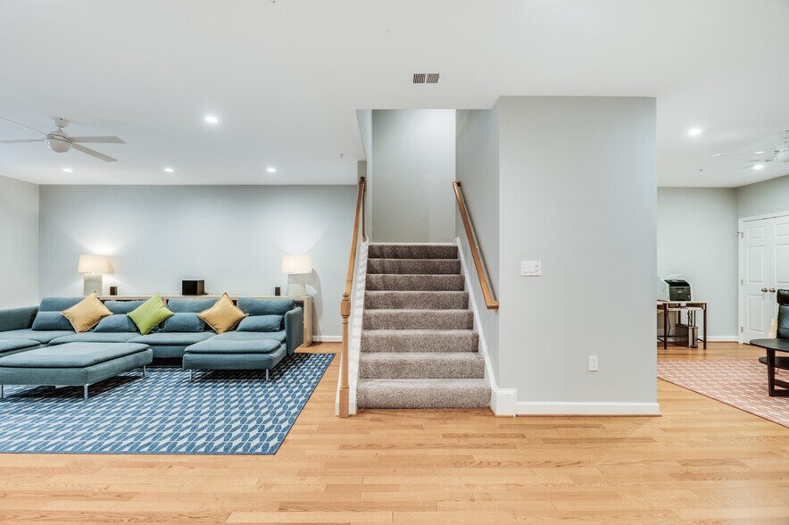 Building Photo - 7802 Hidden Meadow Ter