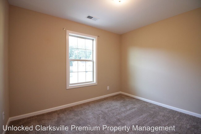 Building Photo - 5 br, 3 bath House - 1684 Putnum Drive