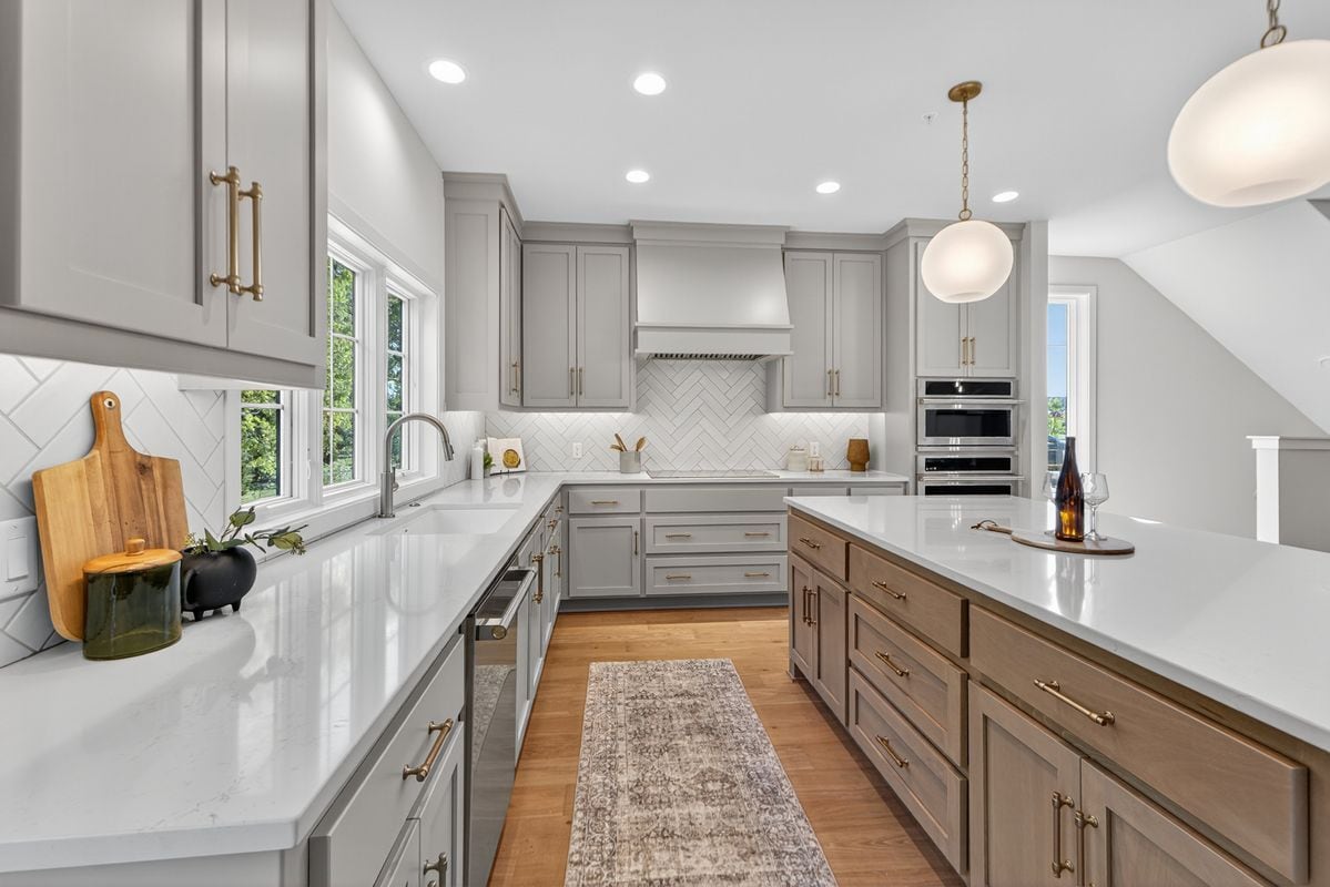 Building Photo - 2100 W 86th St