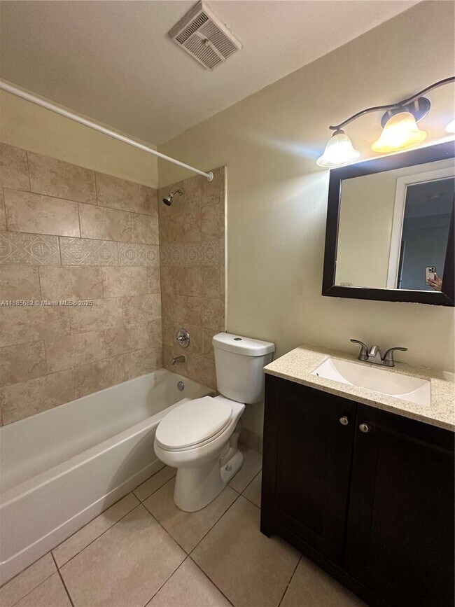 Building Photo - 1231 SW 46th Ave