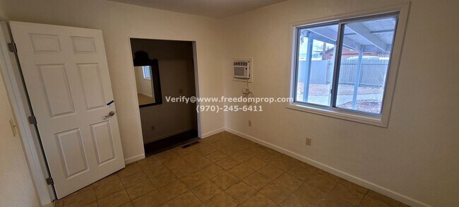 Building Photo - Updated through out!  Great 2 bedroom 1.5 ...