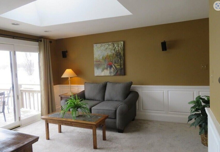 Building Photo - 1508 Lakeview Dr