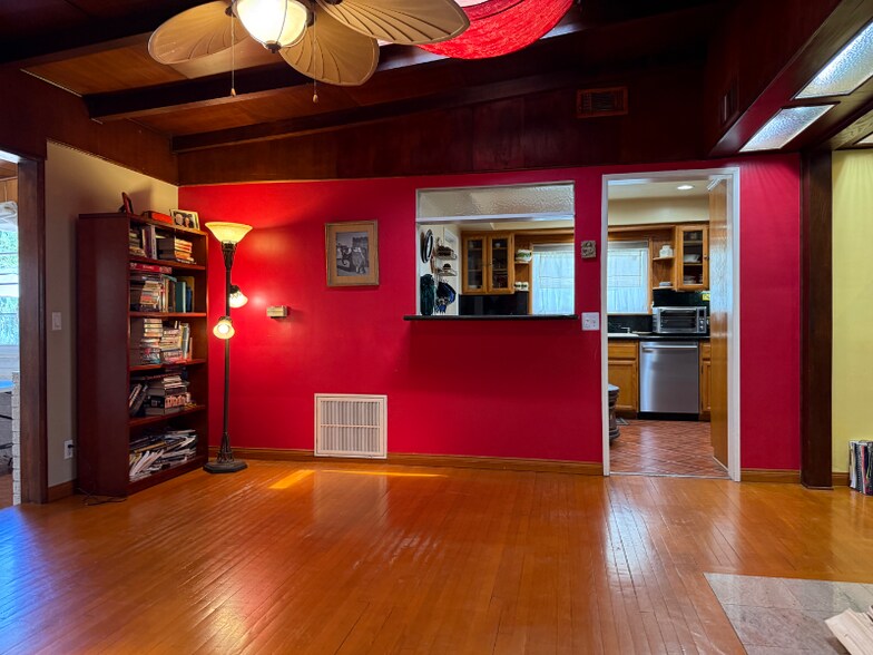 Building Photo - 15719 Vose St