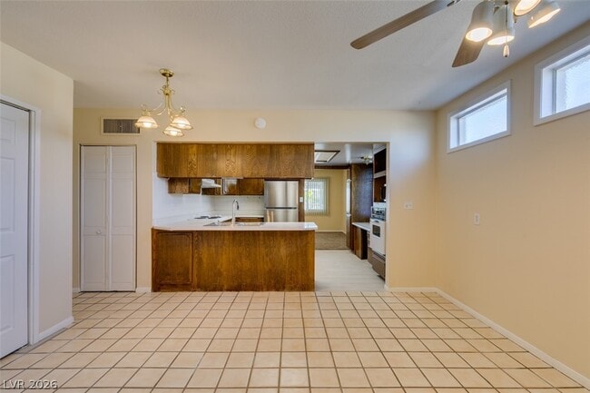 Building Photo - 5 Mallory St