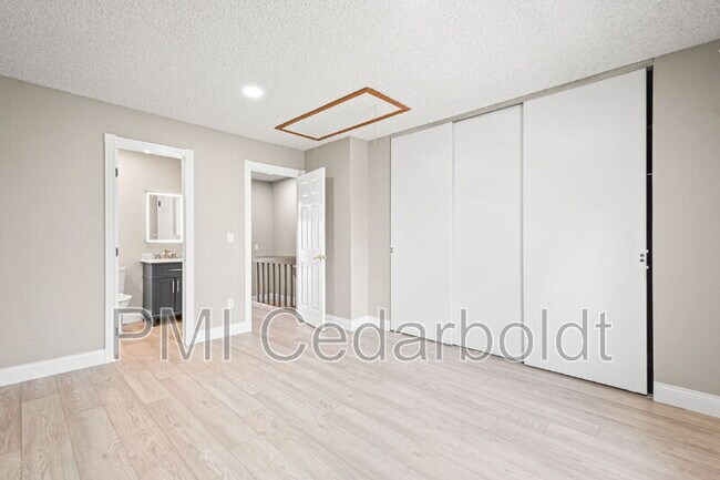 Building Photo - 2578 E Nichols Cir