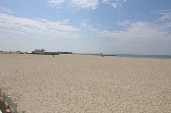 Building Photo - Oceanfront Silverstrand | 4 Bedroom + 3 Ba...