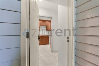 Building Photo - Unit C3