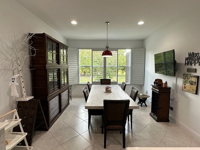 Building Photo - 8330 Summer Lake Dr SW