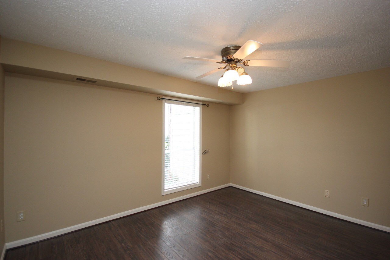 Building Photo - 10129 Oakton Terrace Rd