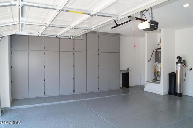 Building Photo - 717 W Anderson Dr