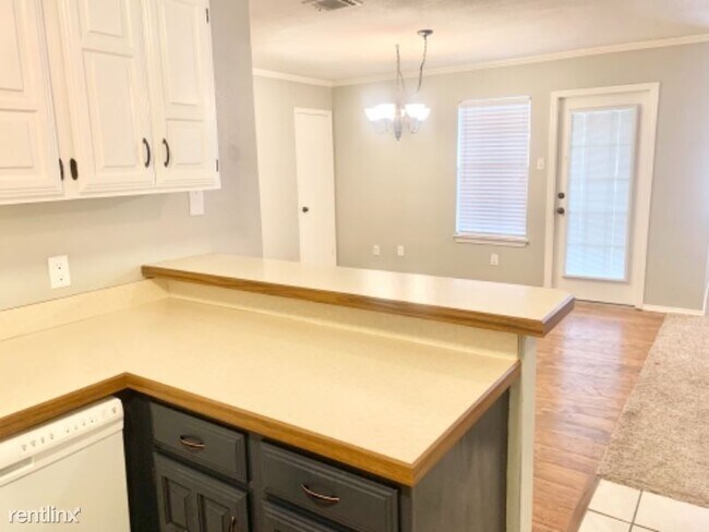 Building Photo - 2 br, 1 bath Condo - 2320 Melissa Dr