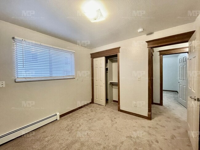 Building Photo - 1628 Azalea Dr