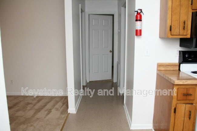 Building Photo - 1375 Thompsonville Ln