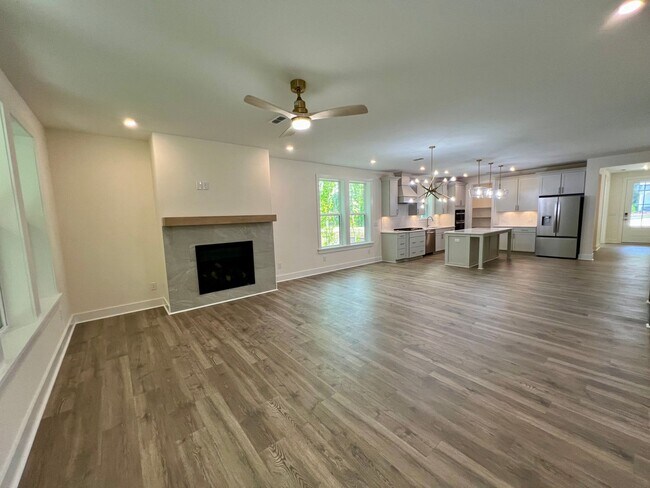 Building Photo - 2429 Vetrina Wy