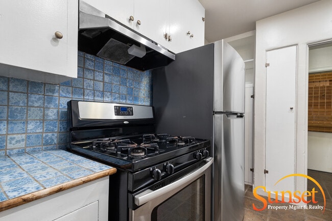 Building Photo - 4926 Del Monte Ave