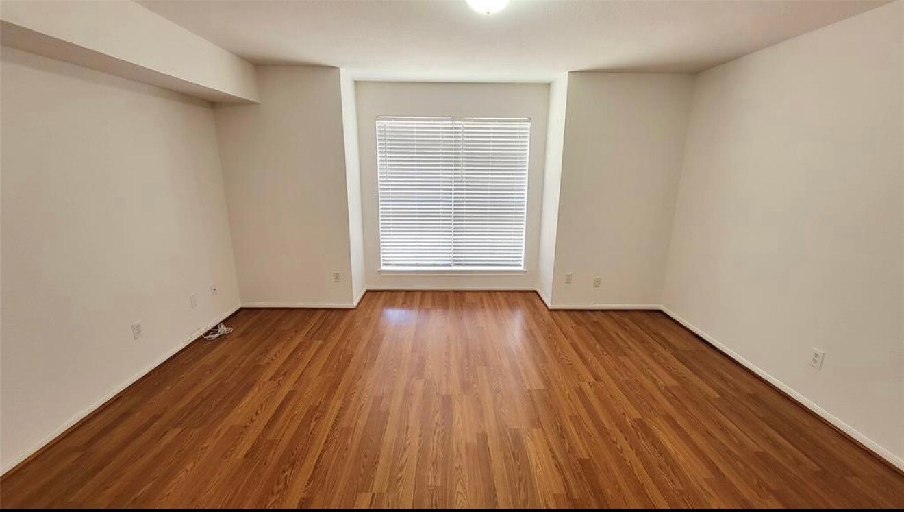 Building Photo - 3100 Walnut Bend Ln