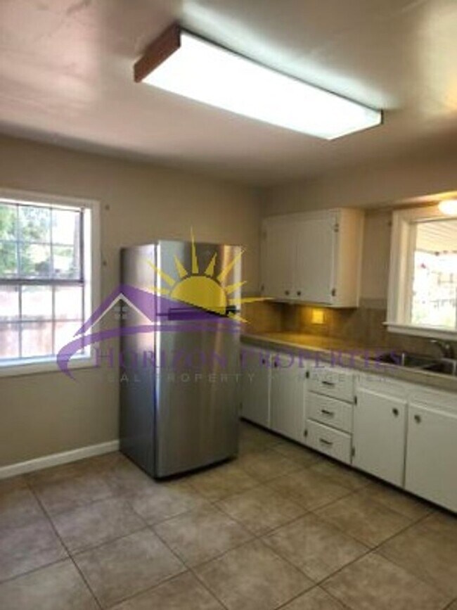 Building Photo - 4570 Orinda Way