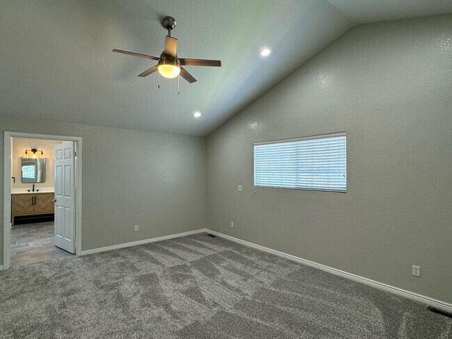 Building Photo - 135 Galapago St