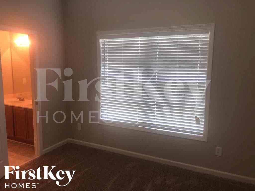 Building Photo - 1401 Aramore Dr SE