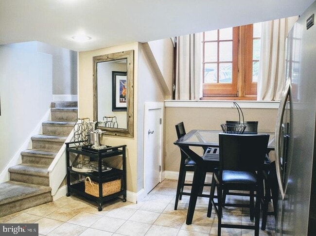 Building Photo - 1933 Rodman St