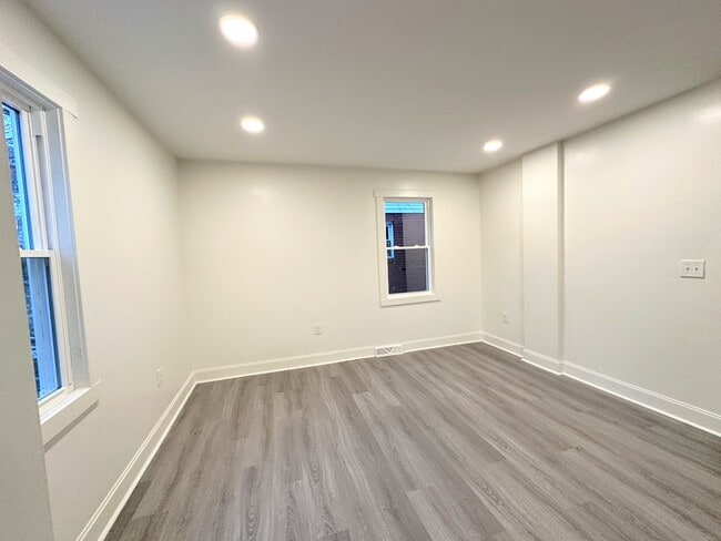 Building Photo - 1337 Methyl St