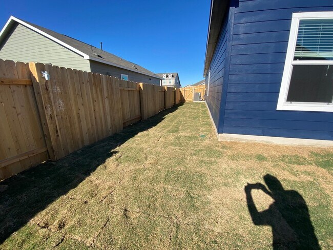 Building Photo - 117 Akela Wy