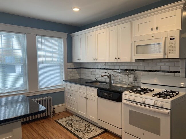 Primary Photo - 31 Clyde St