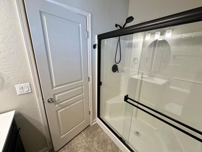 Building Photo - 1912 E Loma Vista St