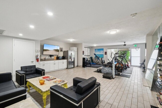 Building Photo - 3580 S Ocean Blvd