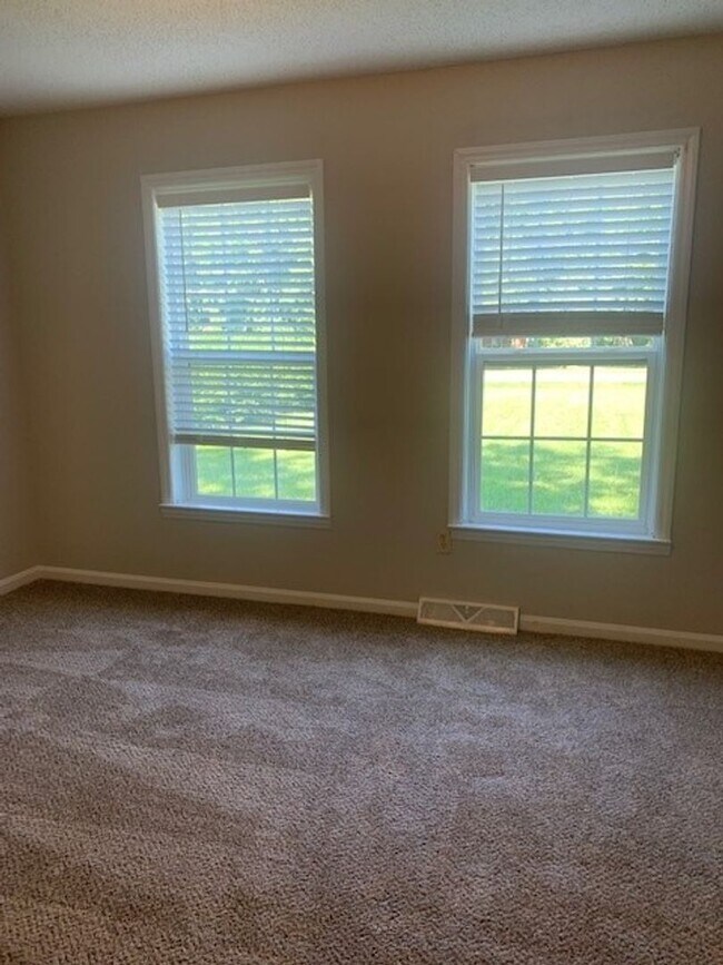Building Photo - Updated 2 Bed 2 Bath In Peaceful Brown Summit
