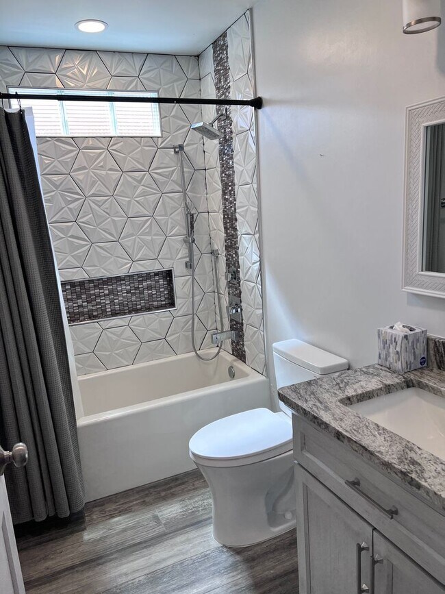 Building Photo - Wonderful remodeled 4 bedroom, 3 bathroom ...