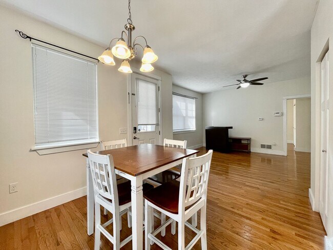 Building Photo - Four Bedroom Home in Eastown