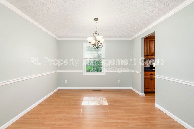 Building Photo - 66 Haddam Pl E