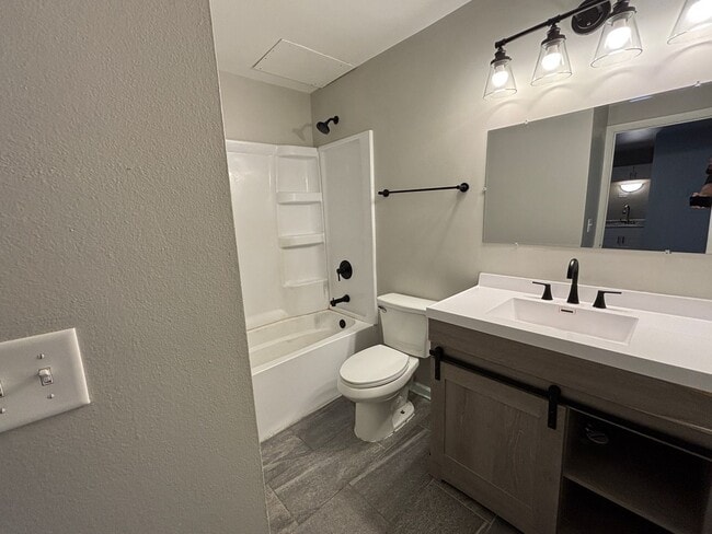 Building Photo - One bedroom/one bath apartment in Brown Deer
