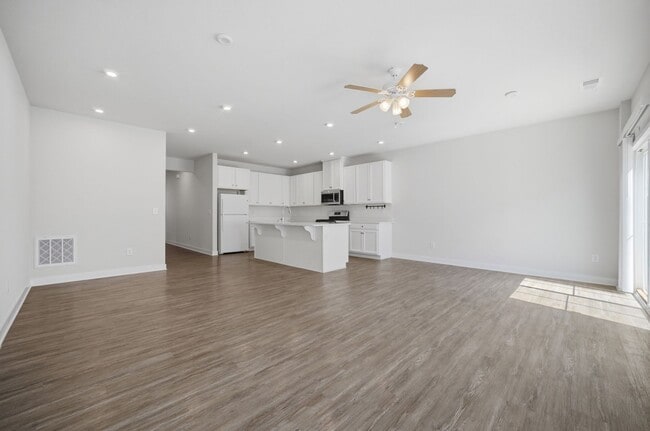 Building Photo - Chesapeake-Townhouse-Cardinal Meadows-3BR-2.5BA-1 Car Garage