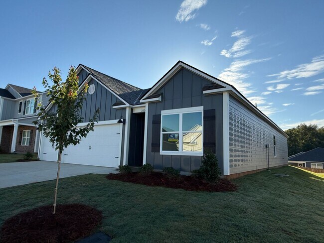 Building Photo - Springville Schools One Level 4 Bedroom / 3 Bathroom/ 3 Car Garage