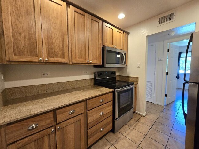 Building Photo - 601 W San Mateo Rd