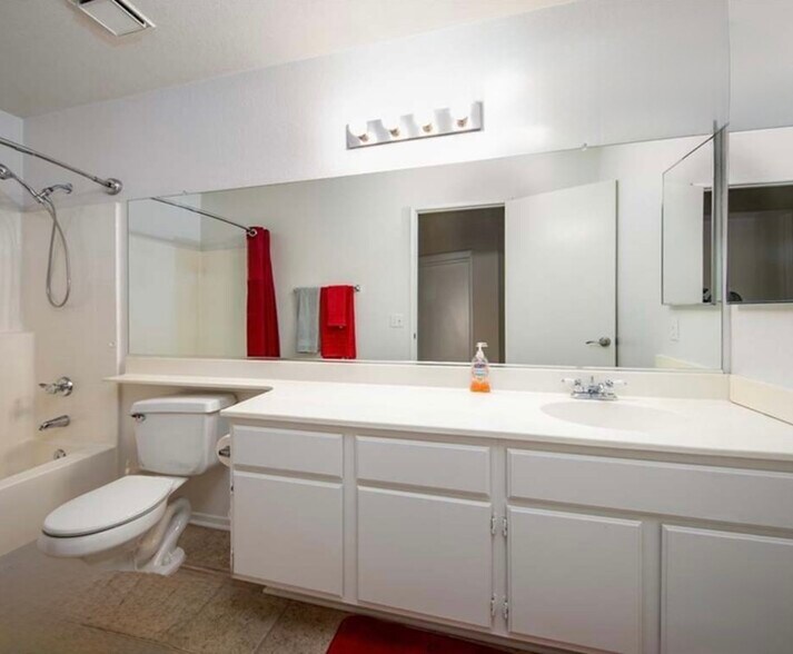 Building Photo - 10701 Bel Air Dr