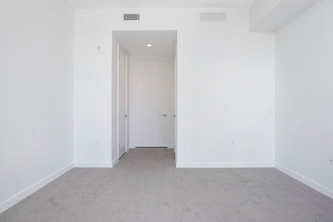 Building Photo - 400 Central Ave