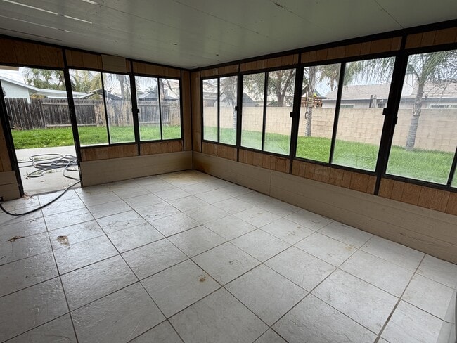 Building Photo - 29639 Greenhill Dr