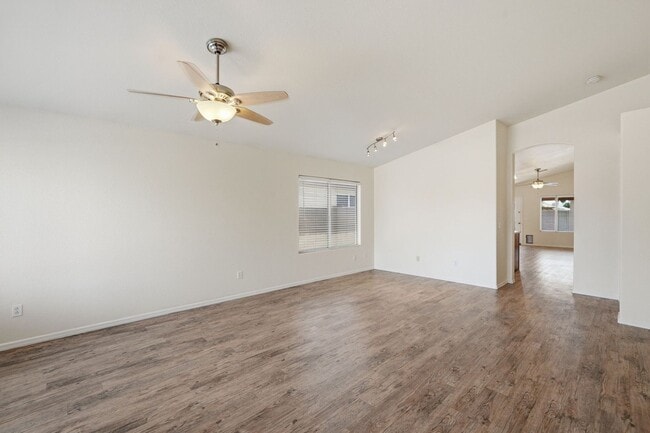 Building Photo - 3 Bedroom Home in Bridlewood!